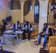 crew_delibrating_bef_fMgnd